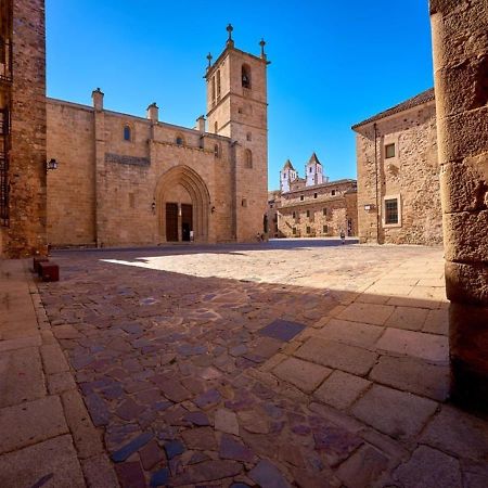 Elegante Apartamento Para 5 En El Centro De Caceres Con Wifi Exteriör bild