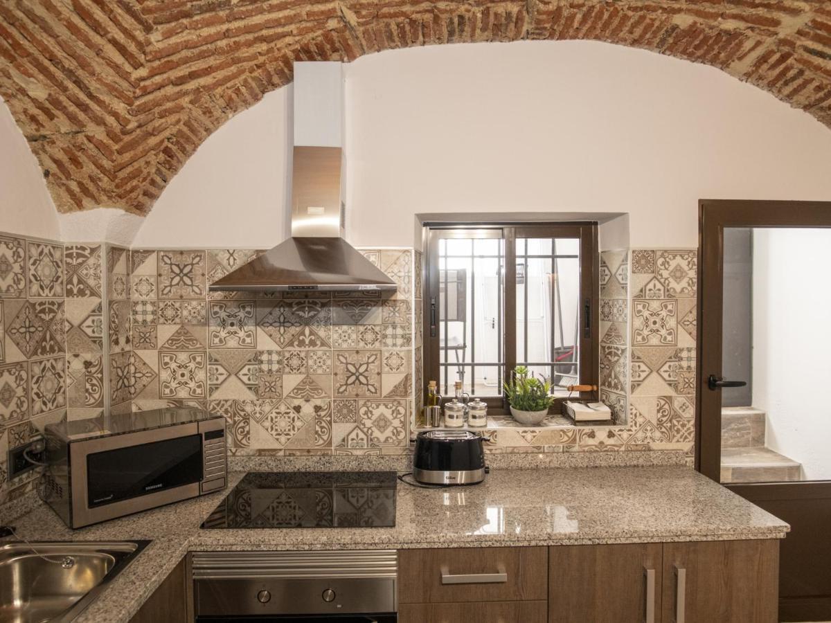 Elegante Apartamento Para 5 En El Centro De Caceres Con Wifi Exteriör bild