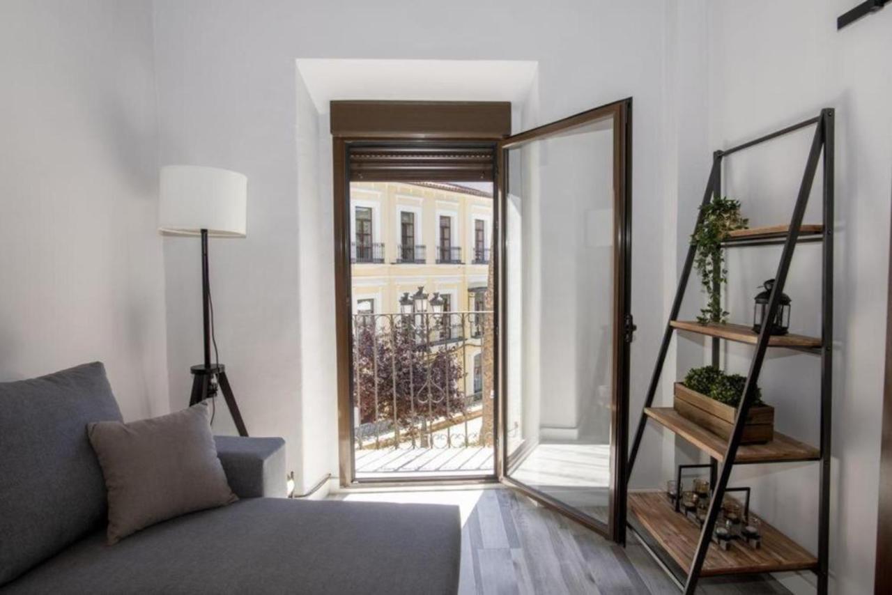 Elegante Apartamento Para 5 En El Centro De Caceres Con Wifi Exteriör bild