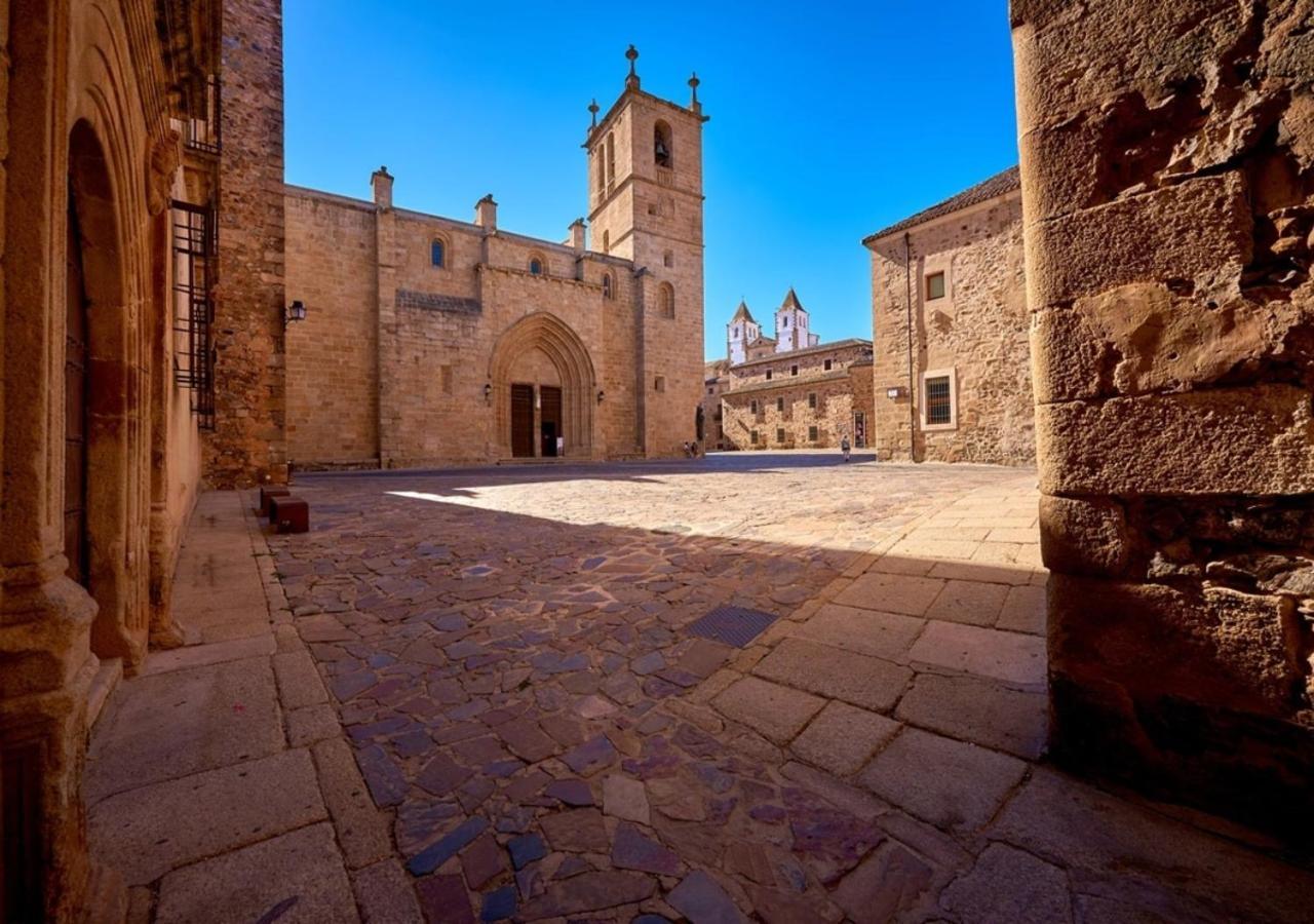 Elegante Apartamento Para 5 En El Centro De Caceres Con Wifi Exteriör bild