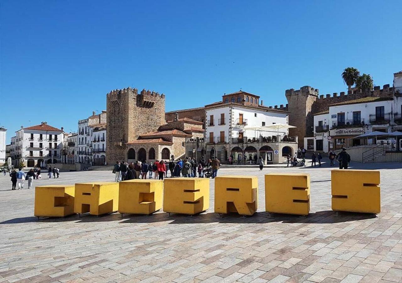 Elegante Apartamento Para 5 En El Centro De Caceres Con Wifi Exteriör bild