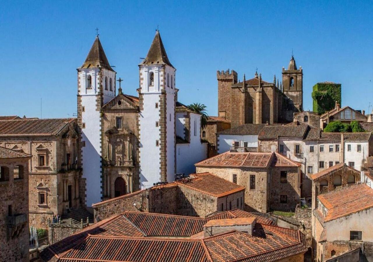 Elegante Apartamento Para 5 En El Centro De Caceres Con Wifi Exteriör bild